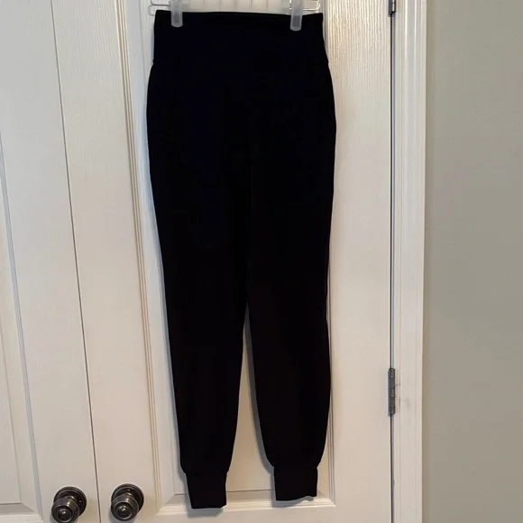 Lululemon Women’s Black Align High Rise Joggers size 4 - Picture 2 of 7
